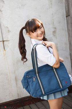 把内衣脱了把奶露出来
