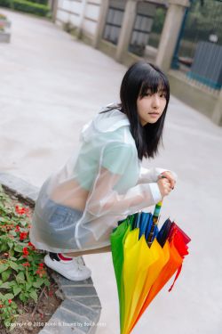 撞击麻麻白嫩的屁股